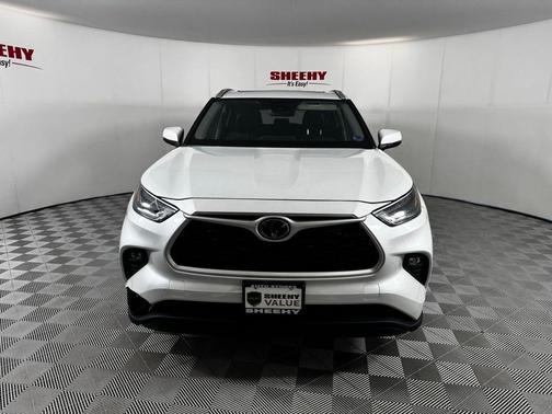Wind Chill Pearl 2022 Toyota Highlander XLE