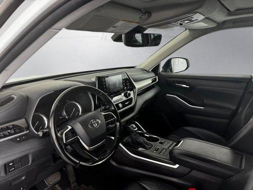 Wind Chill Pearl 2022 Toyota Highlander XLE