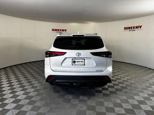 Wind Chill Pearl 2022 Toyota Highlander XLE
