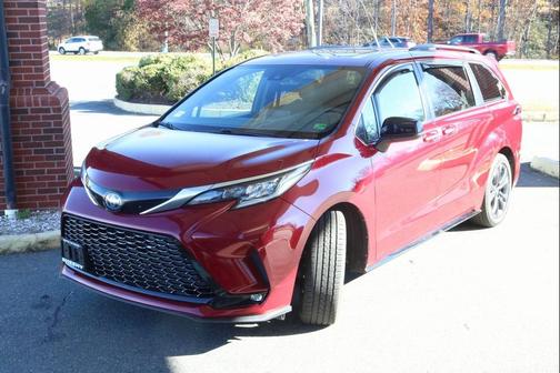 2022 Toyota Sienna XSE 7 Passenger