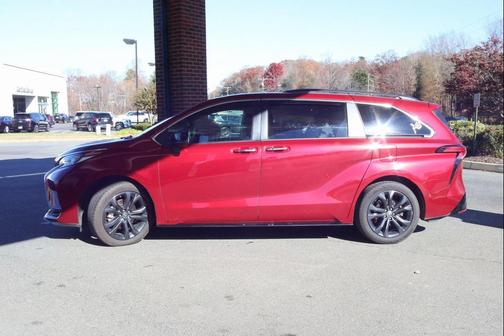 2022 Toyota Sienna XSE 7 Passenger