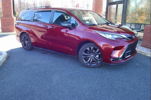 2022 Toyota Sienna XSE 7 Passenger
