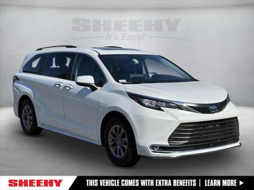 2023 Toyota Sienna XLE 8 Passenger