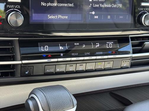 2023 Toyota Sienna XLE 8 Passenger