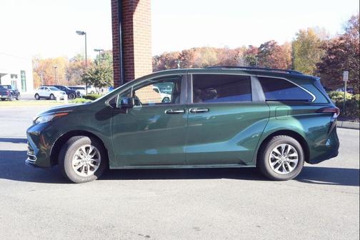 2023 Toyota Sienna XLE