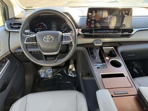 2023 Toyota Sienna XLE