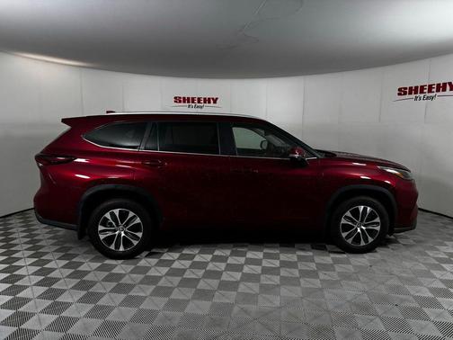 Ruby Flare Pearl 2024 Toyota Highlander XLE