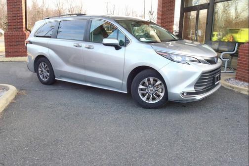 2024 Toyota Sienna XLE