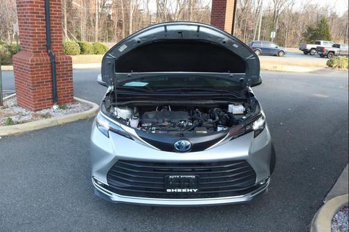 2024 Toyota Sienna XLE