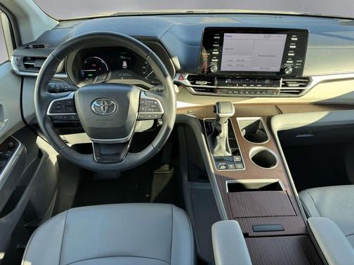 2024 Toyota Sienna XLE