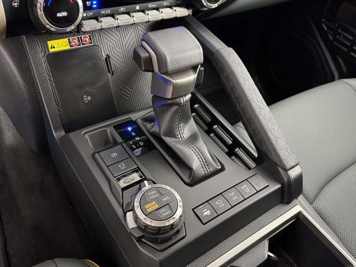 Ice Cap 2024 Toyota Tacoma Hybrid Trailhunter
