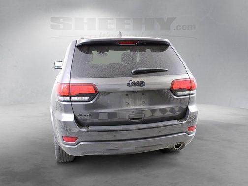 Granite Crystal Metallic Clearcoat 2018 Jeep Grand Cherokee Altitude