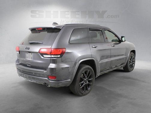 Granite Crystal Metallic Clearcoat 2018 Jeep Grand Cherokee Altitude