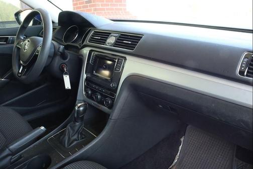 2017 Volkswagen Passat 1.8T S