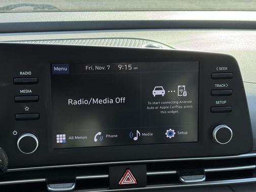 2024 Hyundai ELANTRA SE