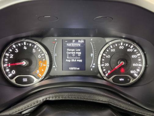 Alpine White 2018 Jeep Renegade Latitude