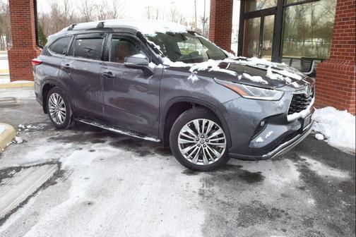 2023 Toyota Highlander Hybrid Platinum