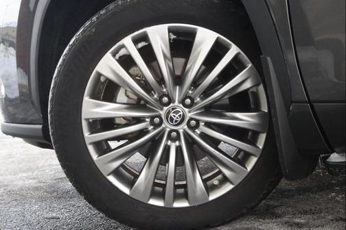 2023 Toyota Highlander Hybrid Platinum