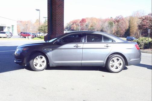 2017 Ford Taurus SEL