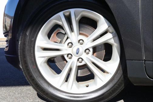 2017 Ford Taurus SEL