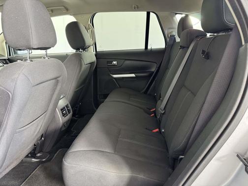 Ingot Silver Metallic 2013 Ford Edge SE