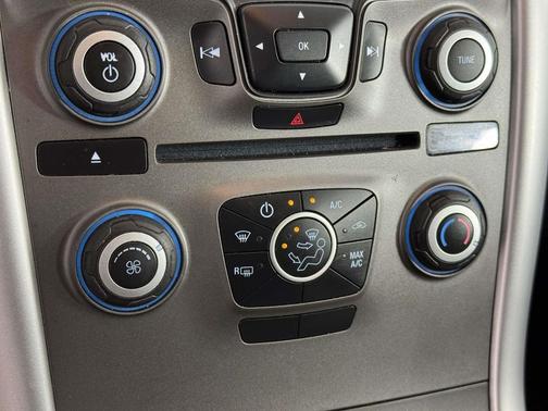 Ingot Silver Metallic 2013 Ford Edge SE