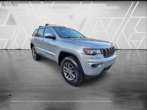 Billet Silver Metallic Clearcoat 2016 Jeep Grand Cherokee 75th Anniversary