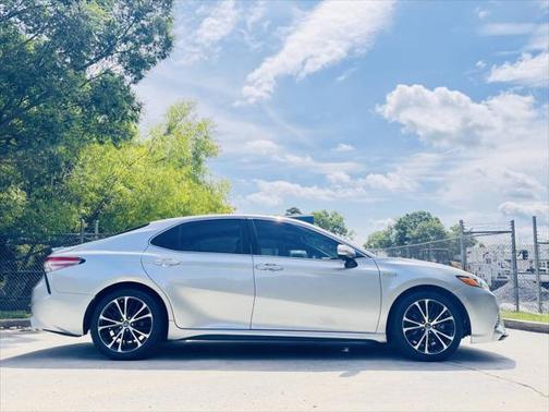 2019 Toyota Camry Hybrid SE