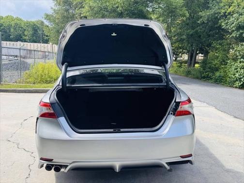 2019 Toyota Camry Hybrid SE