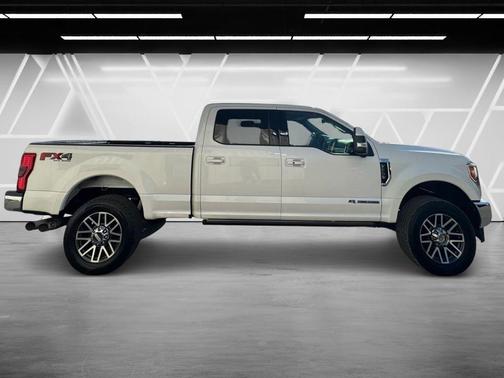 White Platinum Clearcoat Metallic 2017 Ford F-250 Lariat