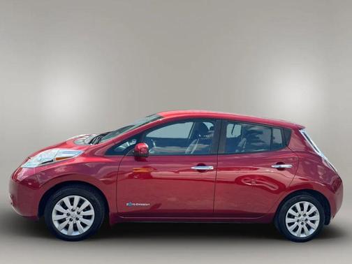 Cayenne Red 2015 Nissan Leaf S