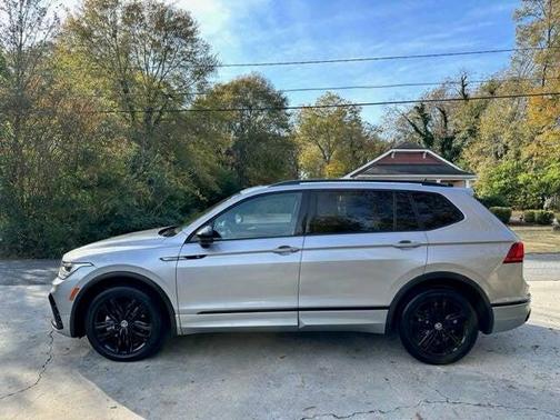 2022 Volkswagen Tiguan 2.0T SE R-Line Black