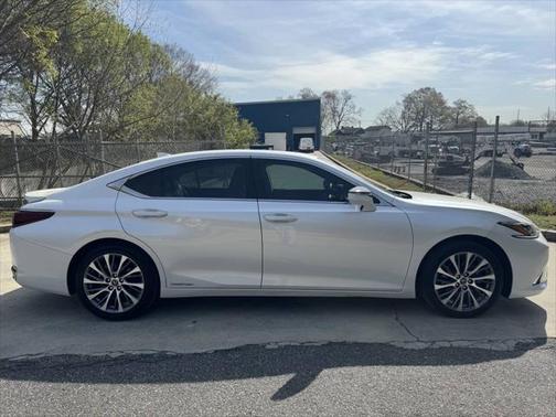 2020 Lexus ES 300h Base