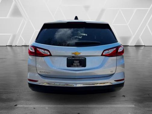 Silver Ice Metallic 2018 Chevrolet Equinox LT