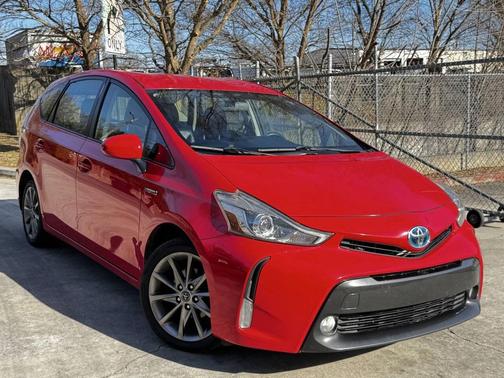 2015 Toyota Prius v Five