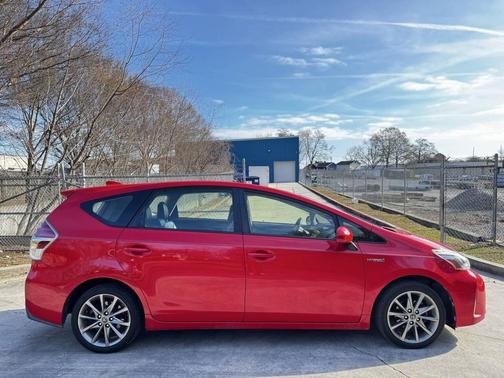 2015 Toyota Prius v Five