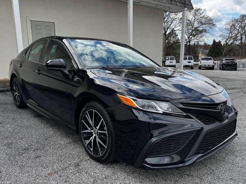 Midnight Black Metallic 2021 Toyota Camry SE
