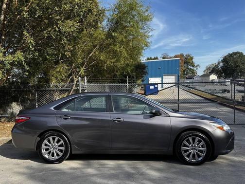 2016 Toyota Camry Hybrid XLE