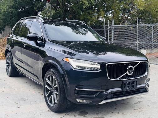 2017 Volvo XC90 T6 Momentum