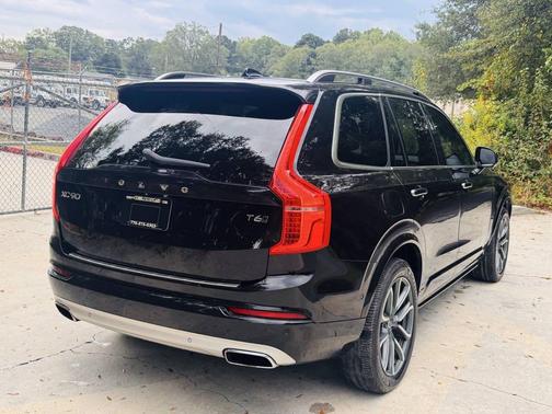 2017 Volvo XC90 T6 Momentum