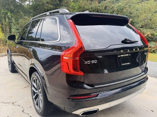 2017 Volvo XC90 T6 Momentum