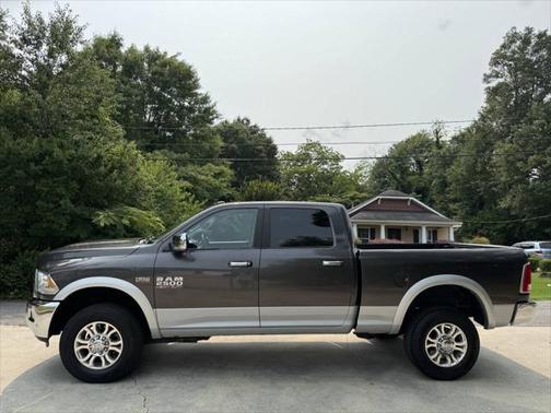 2017 RAM 2500 Laramie Crew Cab 4x4 6'4' Box