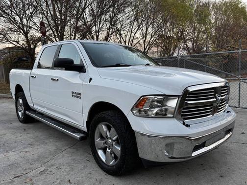 Bright White Clearcoat 2018 RAM 1500 Big Horn