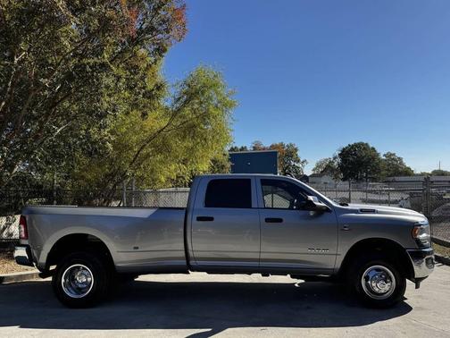 2022 RAM 3500 Tradesman Crew Cab 4x4 8' Box