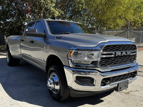 2022 RAM 3500 Tradesman Crew Cab 4x4 8' Box