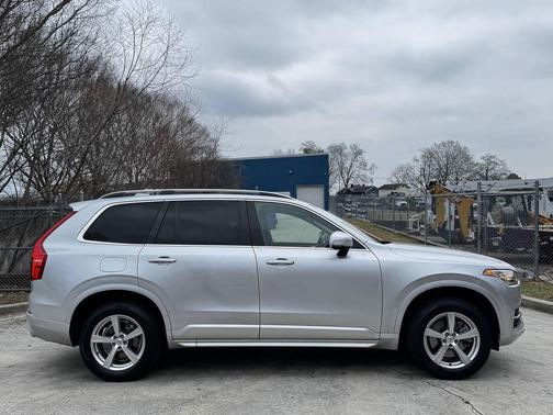 2016 Volvo XC90 T5 Momentum