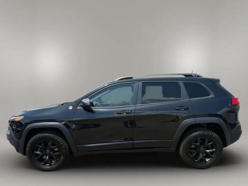 Brilliant Black Crystal Pearlcoat 2016 Jeep Cherokee Sport