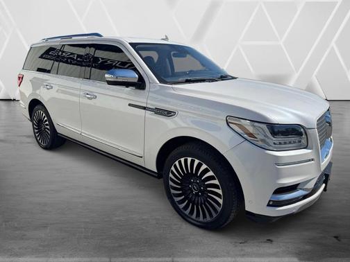 White Platinum Clearcoat Metallic 2018 Lincoln Navigator Black Label