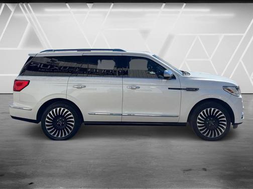 White Platinum Clearcoat Metallic 2018 Lincoln Navigator Black Label