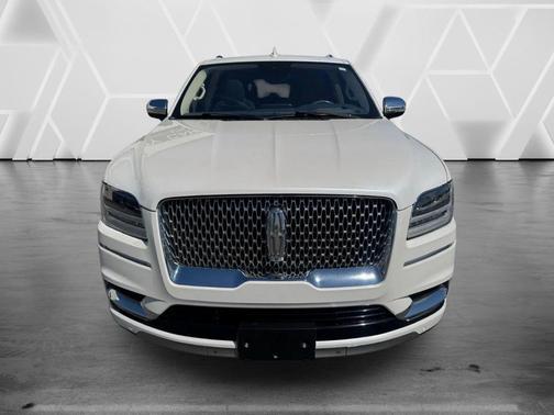 White Platinum Clearcoat Metallic 2018 Lincoln Navigator Black Label